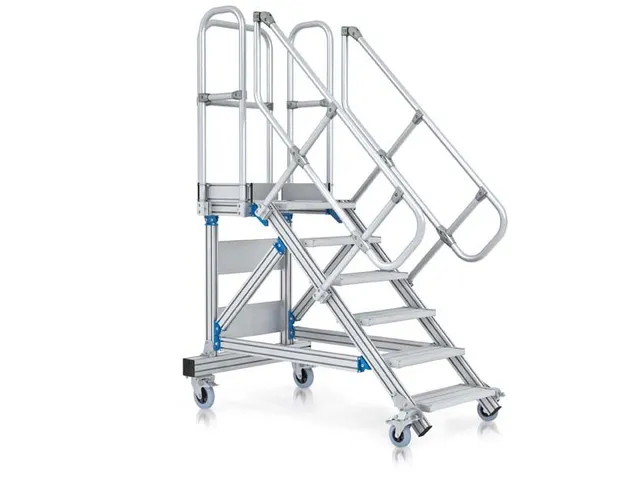 bordestrap,verrijdbaar,bordes H 3,75m,15treden,60° helling,aluminium