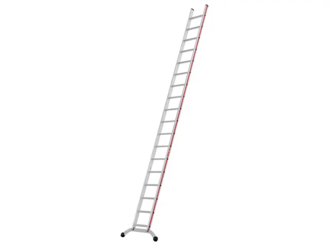ladder,eenzijdig,18,verstevigde treden,balk L 4,72m,aluminium