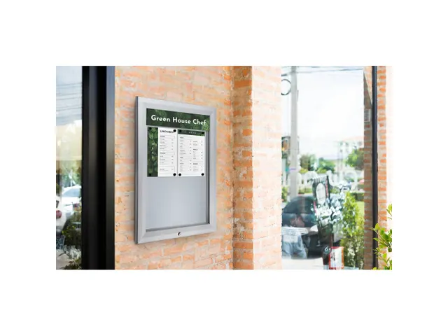 Outdoor mededelingenbord 24x A4 met logopaneel LED verlicht