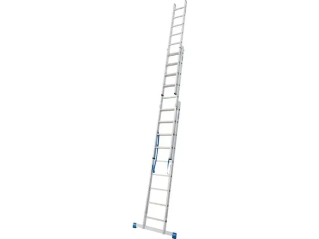 échelle télescopique polyvalente 3x9 échelons lisse L 2 6-6 05m alu