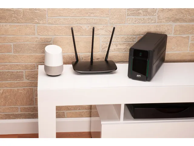 APC Back-UPS BVX900LI-GR Noodstroomvoeding - 900VA, 2x stopcontact