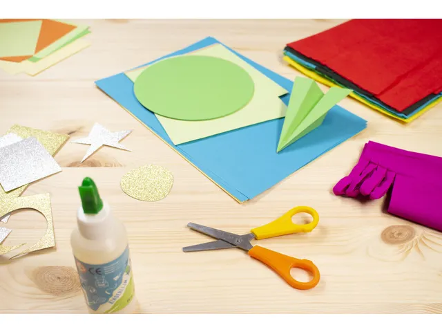 Ciseaux Westcott Kids 13cm en plastique pour gauchers. Bout rond, jaun