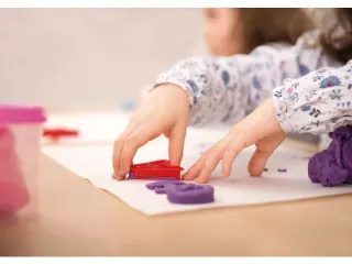 Kinderklei Eberhard Faber in beker,140gr oranje, roze, groen, paars - 9