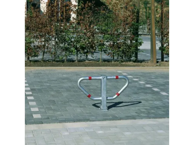 Barrière de parking rabattable acier lxH utiles 750x345mm à sceller