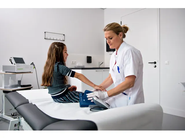 Onderzoektafelpapier Euro Products 2-laags 40cmx100m 250 vel wit 13804