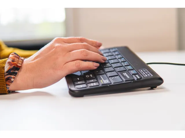 Goldtouch Travel Go2 Wired Split Toetsenbord Opvouwbaar QWERTY