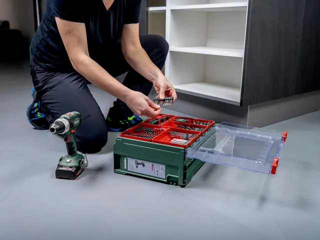 Accu-klopboormachine set 18V 2 x 2AH Li-Power, Acculader SC 30, Kunsts