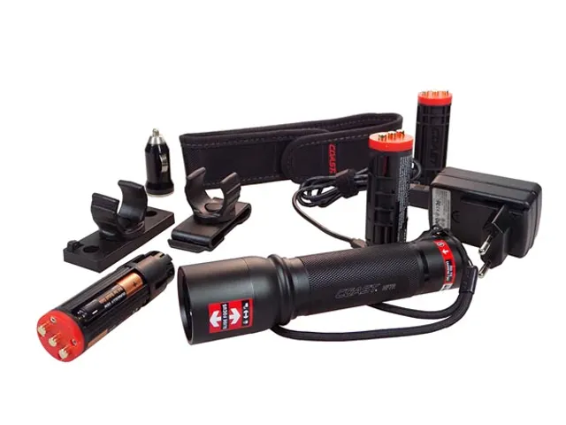 Coast - HP7R - Dimbare Oplaadbare LI-ION Zaklamp 300 Lumen
