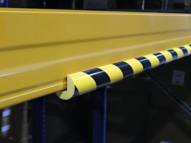 Hoekbeschermingsprofiel 25mm x 1m C25R magnetisch geel/zwart