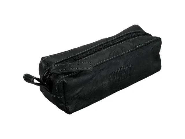 Penetui Pride and Soul. Zwart leer.