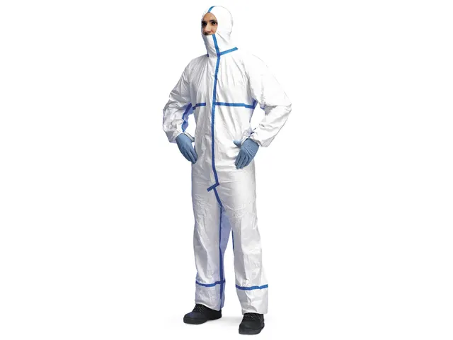 DuPont Tyvek Classic Plus CHA5T overall - M