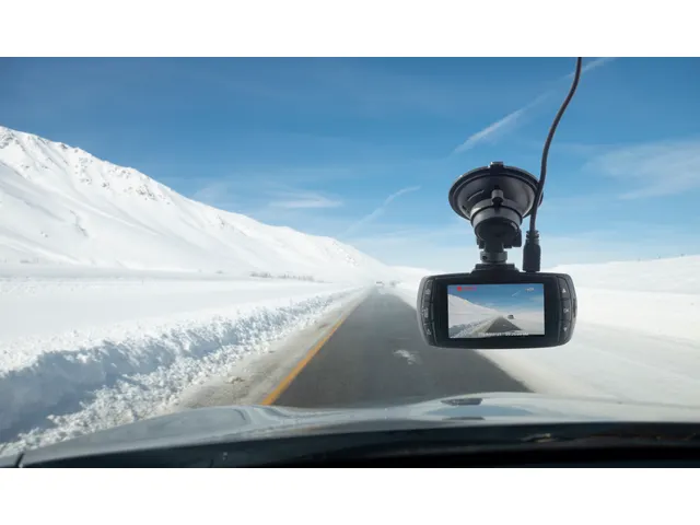 128GB, UHS-I U1 Class 10, 11 x 15 x 1mm