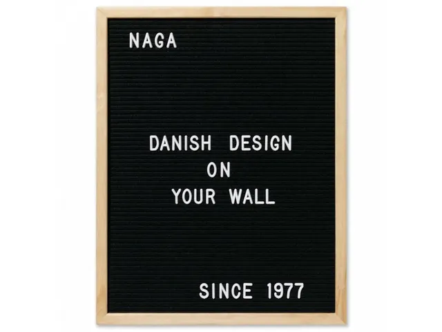 Tableau à lettres Naga 40x50cm avec 149 lettres blanches