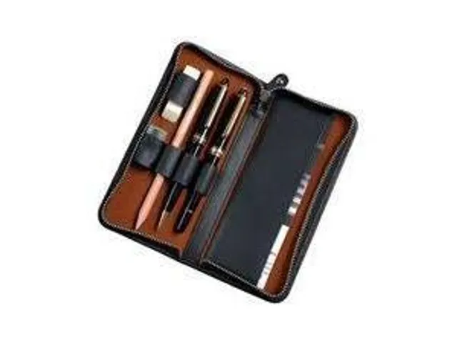 Pennenetui voor 3 stuks zwart leer met ritssluiting 17,5 x 8 x 2,5 cm.