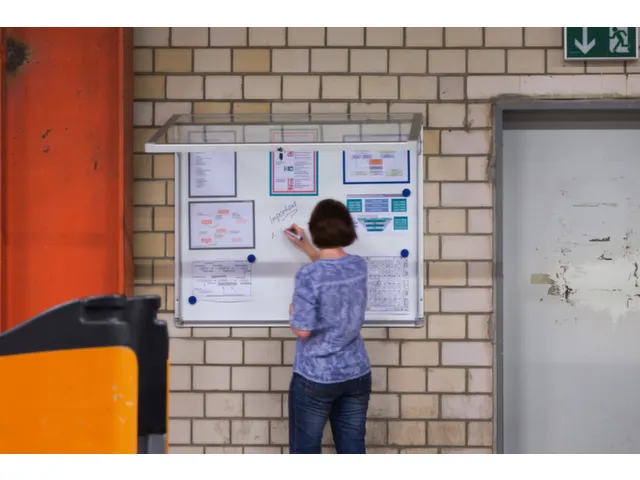 Infovitrine 4xa4 Whiteboard Voor Binnen Aluminium Frame