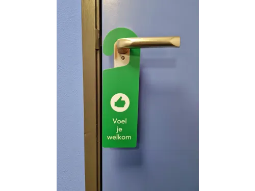 Kunststof deurhanger 250x75mm Voel je welkom - Nu even niet Rood/Groen