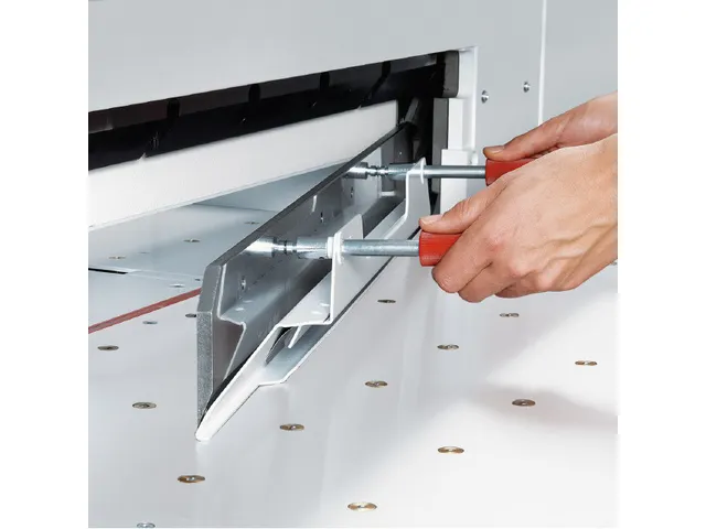 Stapelsnijmachine Ideal 7260 72cm Luchttafel Hydraulisch met onderstel