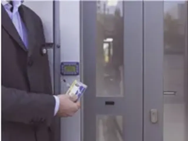 OUTLET Porte-badges pour Carte de sécurité avec Enrouleur 54x85mm