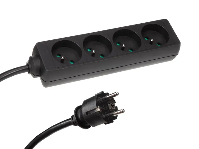 Multiprise à 4 Prises Avec Gaine thermorétractable - 3G2.5 - 1,5m -