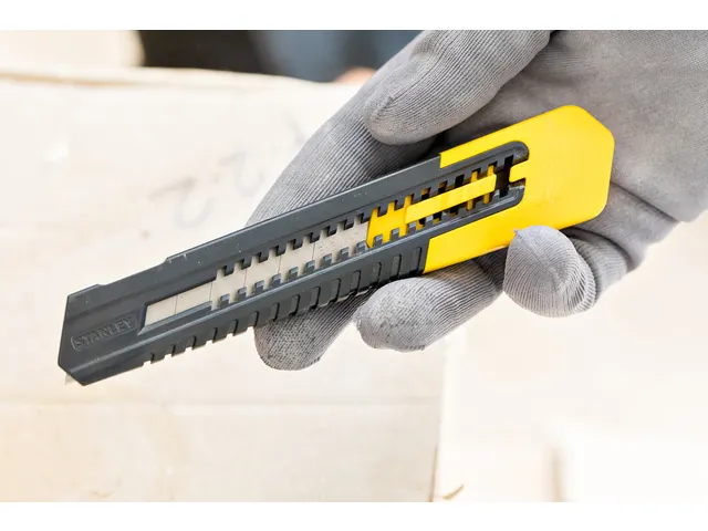 Afbreekmes Stanley SM 18mm antichoc