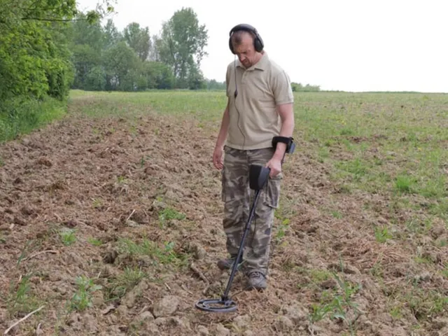 Perel Metaaldetector Lcd