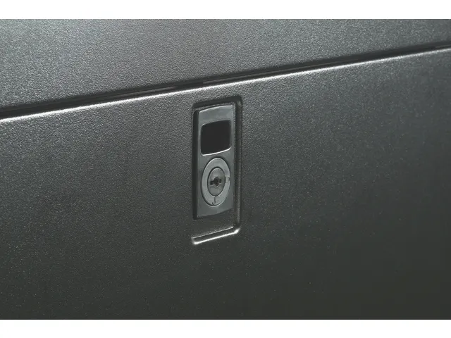 APC AR3100 NetShelter SX 42U 600mm(b) x 1070mm(d) 19 inch IT rack, beh