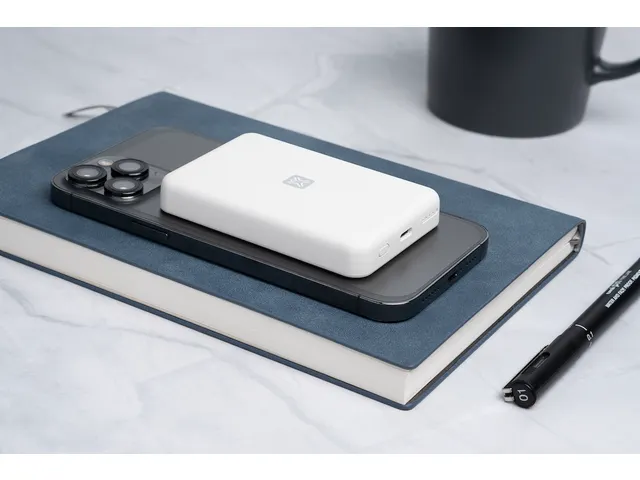 XtremeMac 5000mAh Magnetic Powerbank | Compact MagSafe Charger