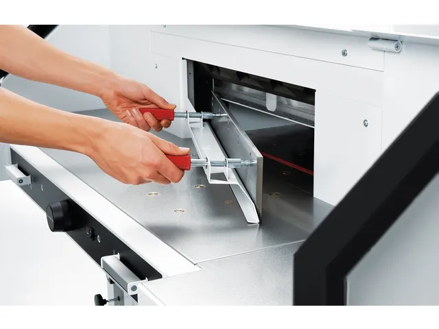 Stapelsnijmachine A3 Ideal 5560 Luchttafel Hydraulisch