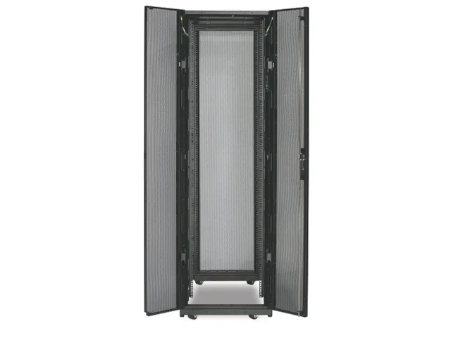APC AR3100 NetShelter SX 42U 600mm(b) x 1070mm(d) 19 inch IT rack, beh