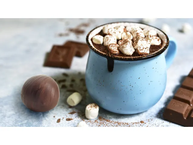 L'Héritage Chocolates Choco Bomb met marshmellows