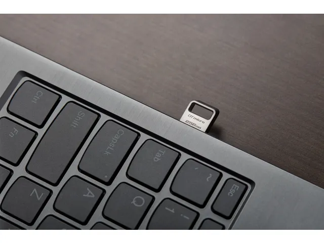 256GB DataTraveler Micro 200MB/s Metal USB 3.2 Gen 1