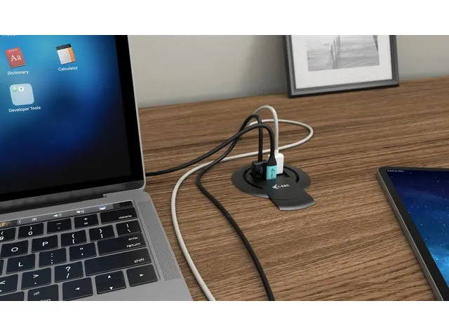 Built-in Desktop Fast Charger, USB-C PD 3.0 + 3x USB 3.0 QC3.0, 96 W