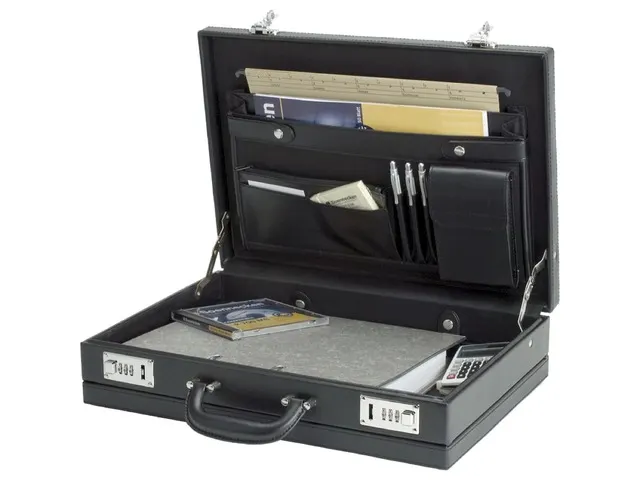 Attaché koffer Alassio PONTE. Zwart kunstleer.