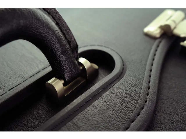 Pilotenkoffer Alassio SILVANA. Zwart leer.