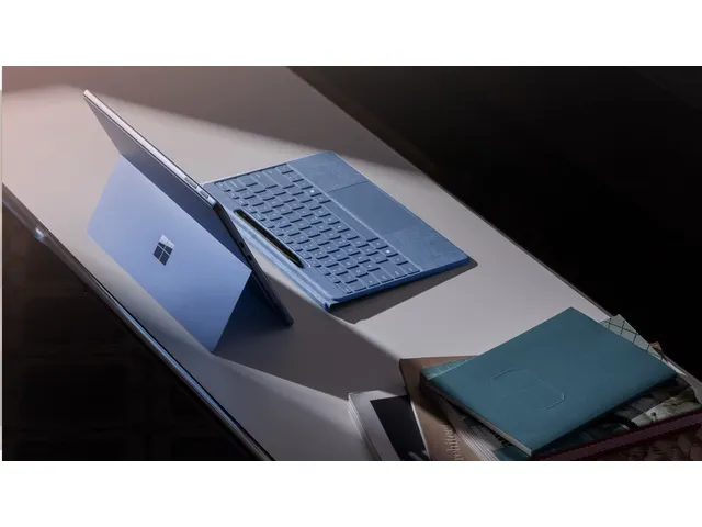 Surface Pro Flex Keyboard QWERTY + Slim Pen CM SC English Black