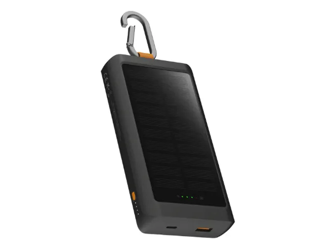 Powerbank Xtorm Solar and Light 10.000 zwart
