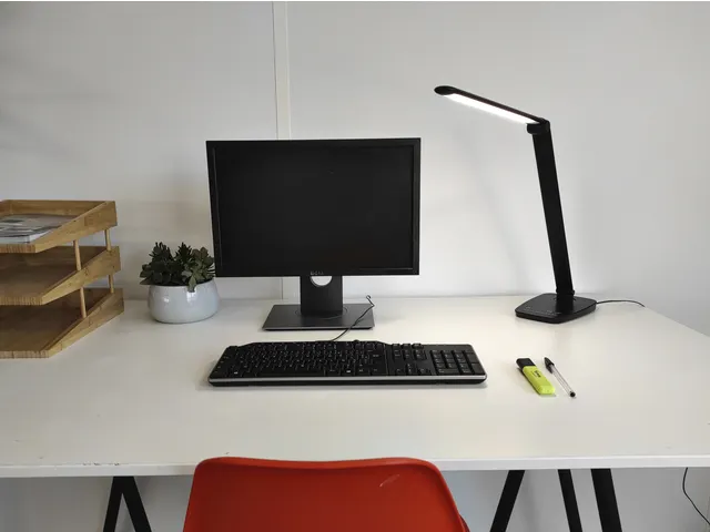 Bureaulamp Unilux Twistled led zwart