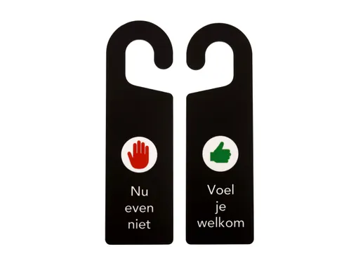 Kunststof deurhanger 250x75mm Voel je welkom - Nu even niet Zwart