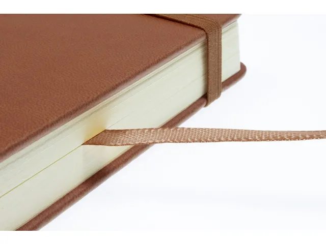 Schetsboek Kangaro A4 cognac PU HC 80 vel 140gr roomwit met elastiek e