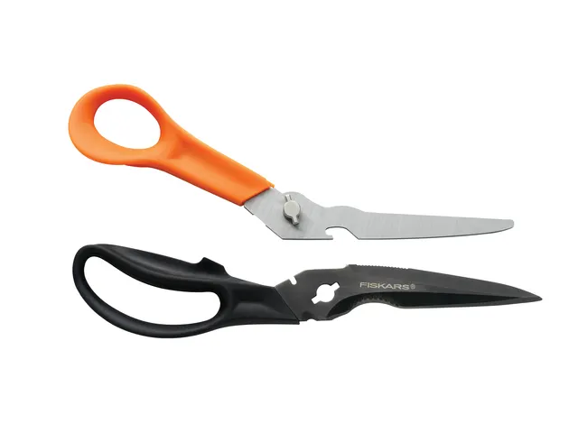 Schaar Fiskars Cuts+More Titanium multifunctioneel zwart