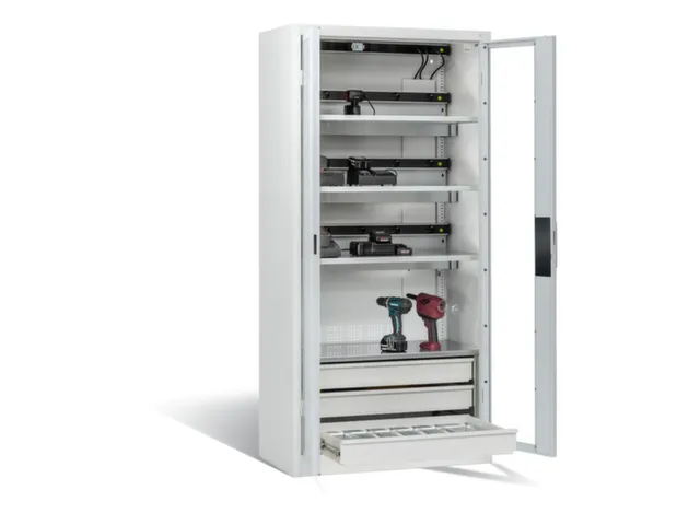 acculaadkast 1950x930x500mm 15stekkerdozen 230V ventilator fr. RAL7035