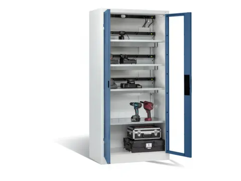 acculaadkast 1950x930x500mm 15stekkerdozen 230V ventilator fr. RAL5023