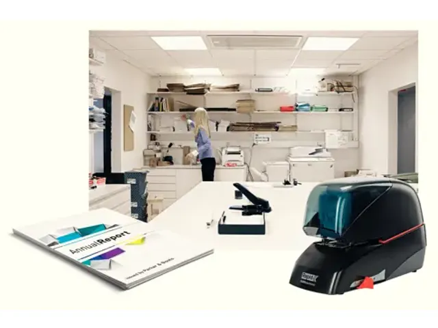 Snelle contactloze elektrische nietmachine R5080E 80 blad zwart