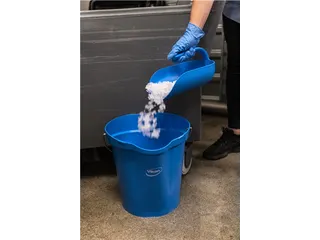 Emmer Vikan met schenktuit en maataanduiding 12L blauw - 3