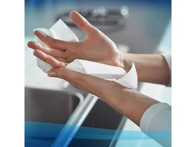 Scott 6617 Essential Vouwhanddoek klein 1-laags wit 15x340 stuks