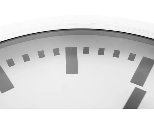 Horloge murale NeXtime 'Station' Ø19cm aluminium brossé