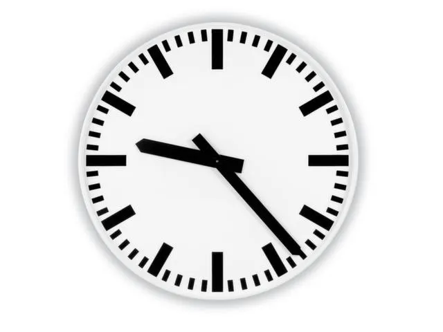 Industrie-Wandklok Radiogestuurd Ø 40cm Streepaanduiding