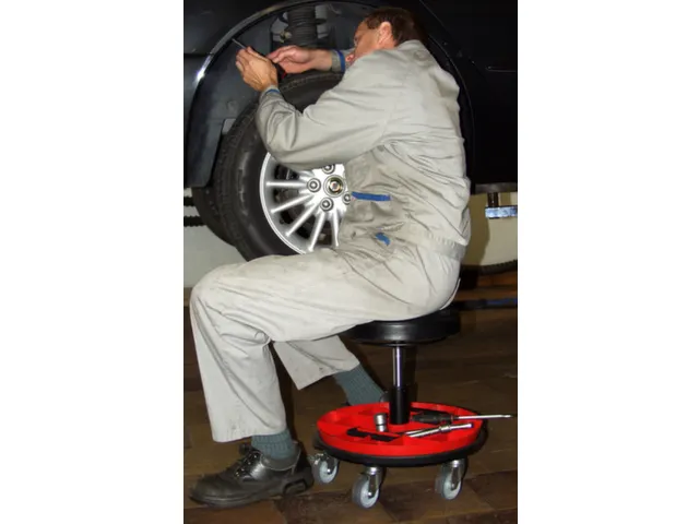 Werkplaatskruk H 420-545mm Pu-schuimzitting Wielen Zwart Gasveer