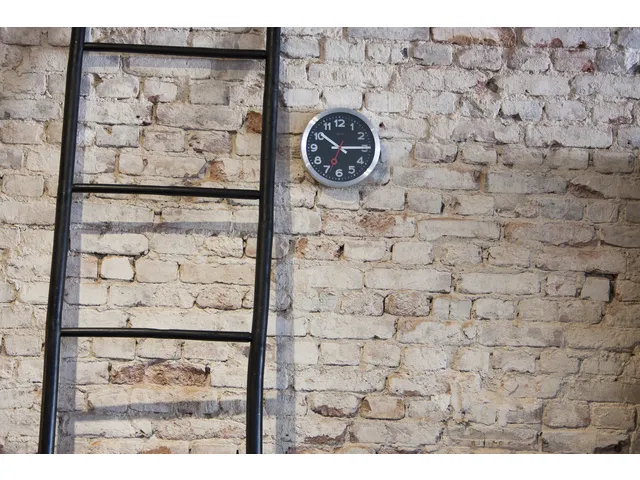 Horloge murale NeXtime 'Station' Ø19cm aluminium brossé noir