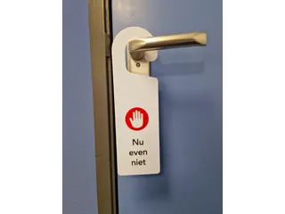 Kunststof deurhanger 250x75mm Voel je welkom - Nu even niet Wit - 6